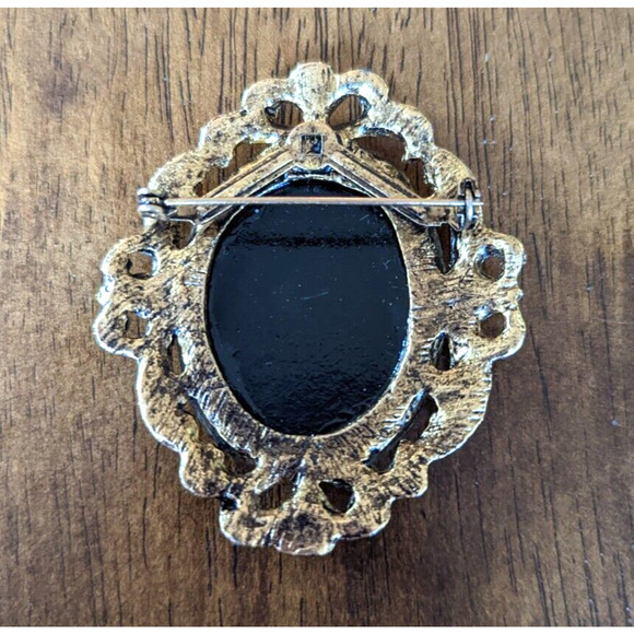 Vintage Damascene Brooch Gold Tone Framed with Heraldry Lion or Leo 1970s - Picture 9 of 9